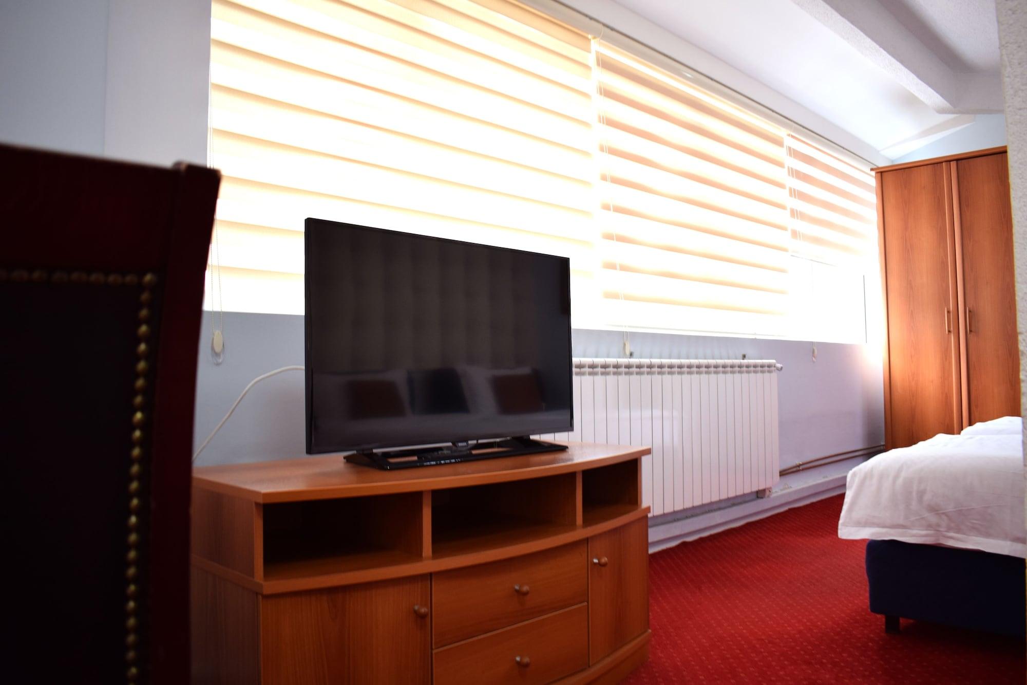 Hotel Aristocrat & Fish Restaurant Üsküp Dış mekan fotoğraf