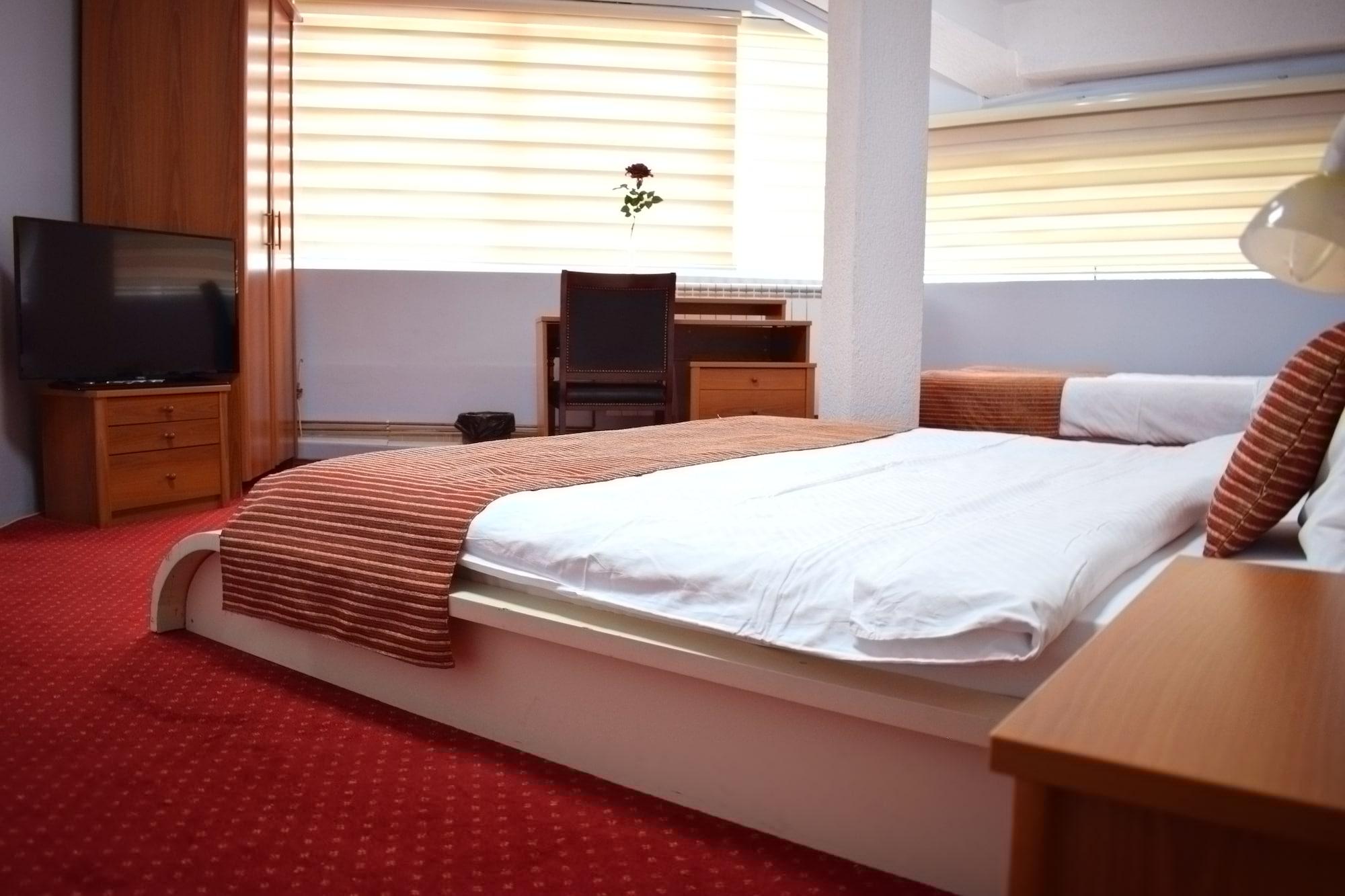 Hotel Aristocrat & Fish Restaurant Üsküp Dış mekan fotoğraf