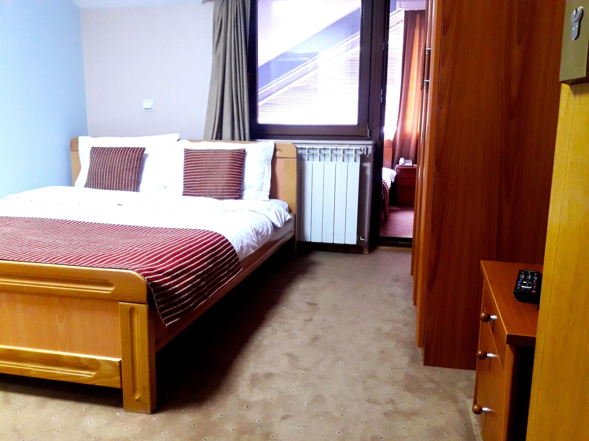 Hotel Aristocrat & Fish Restaurant Üsküp Dış mekan fotoğraf