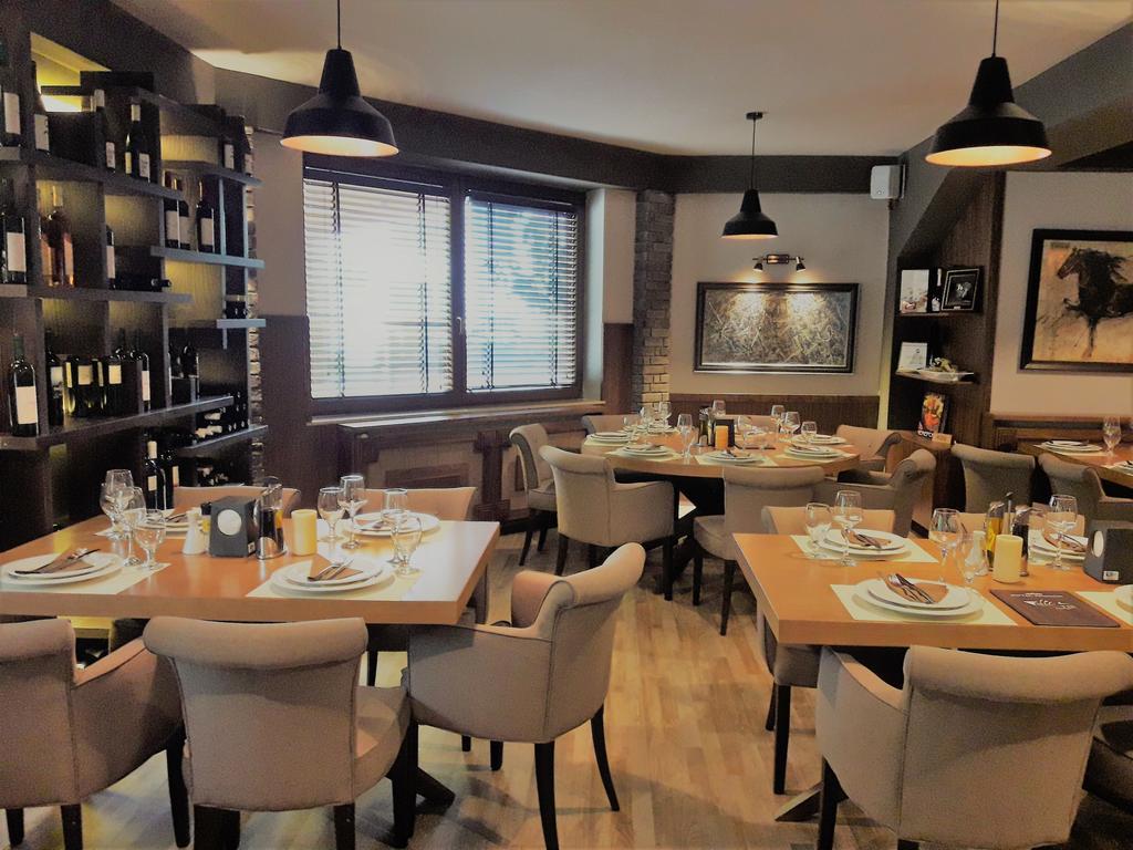Hotel Aristocrat & Fish Restaurant Üsküp Dış mekan fotoğraf