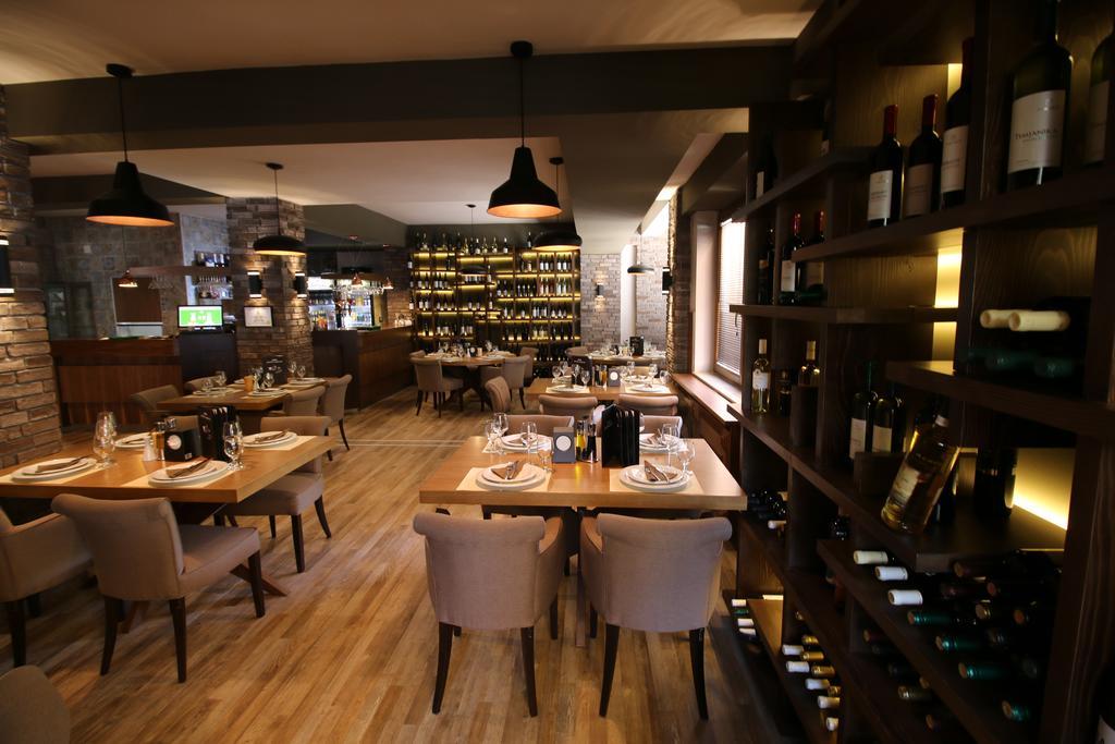 Hotel Aristocrat & Fish Restaurant Üsküp Dış mekan fotoğraf