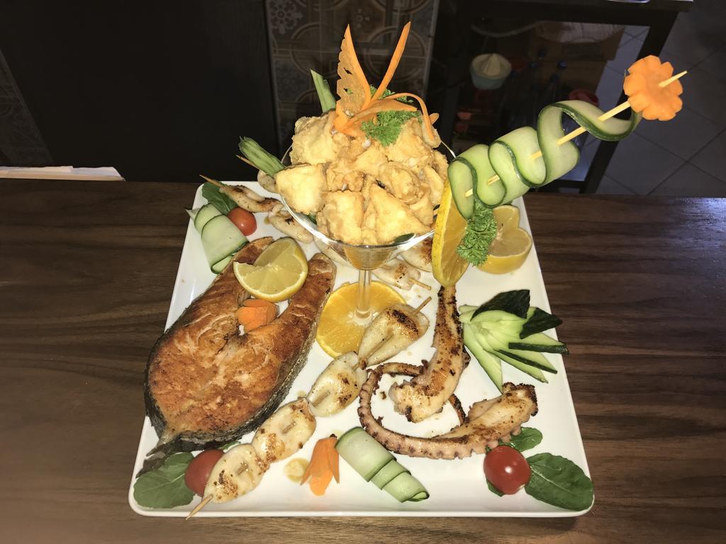 Hotel Aristocrat & Fish Restaurant Üsküp Dış mekan fotoğraf