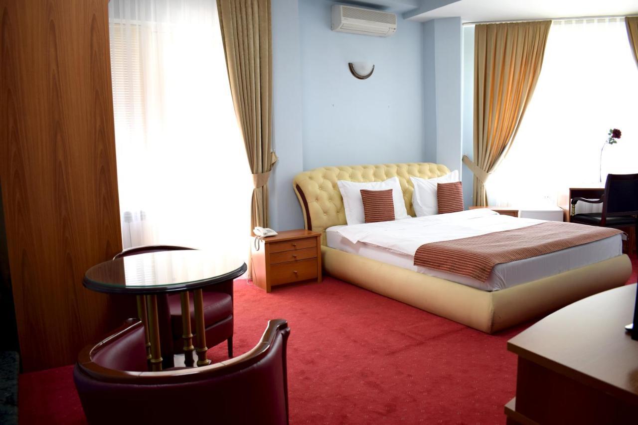Hotel Aristocrat & Fish Restaurant Üsküp Dış mekan fotoğraf