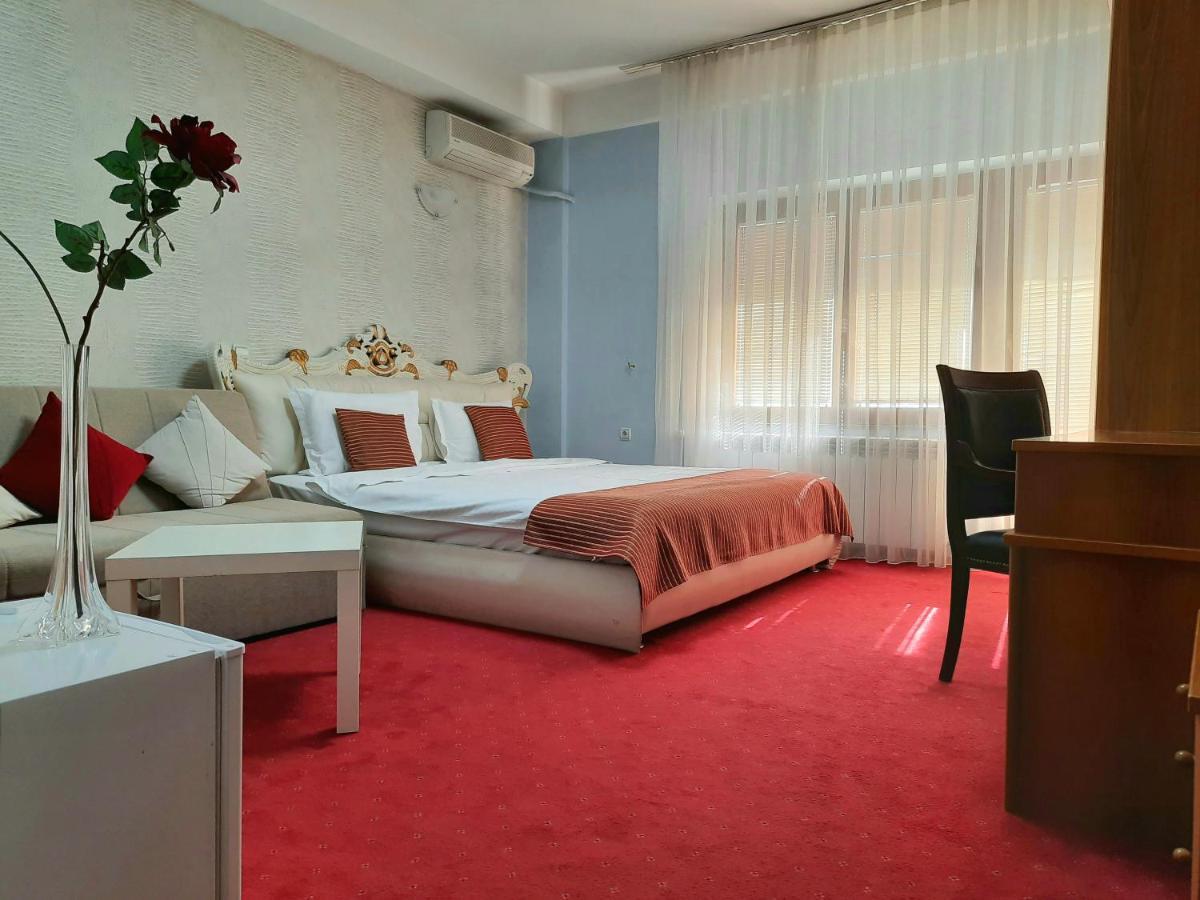 Hotel Aristocrat & Fish Restaurant Üsküp Dış mekan fotoğraf