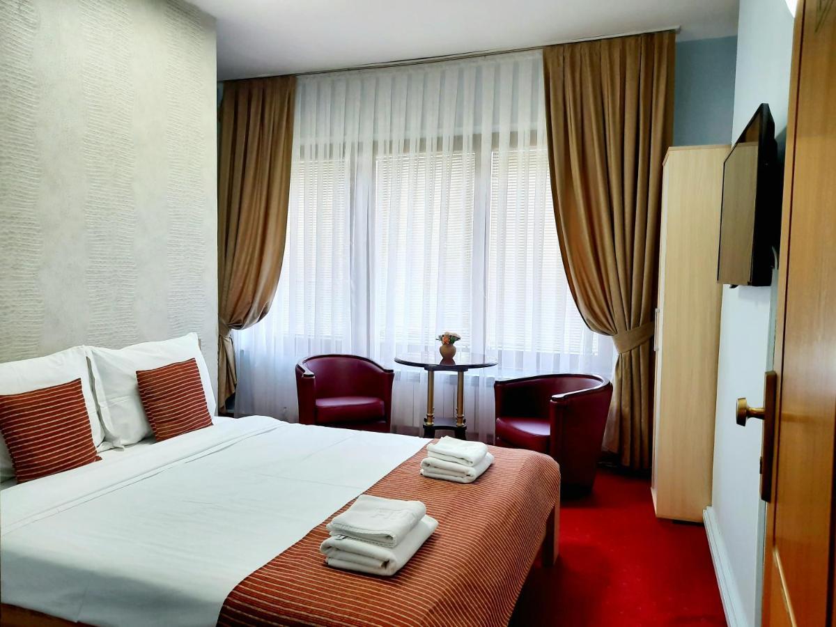 Hotel Aristocrat & Fish Restaurant Üsküp Dış mekan fotoğraf
